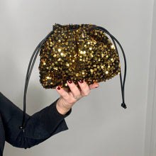 Afbeelding in Gallery-weergave laden, Small Black &amp; Gold Sequin Drawstring Bag
