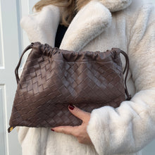 Cargar imagen en el visor de la galería, Dark Taupe Faux Leather Weavy Clutch/ Crossbody Bag
