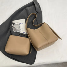 Carregar imagem no visualizador da galeria, Light Taupe PU Leather Tote Bag
