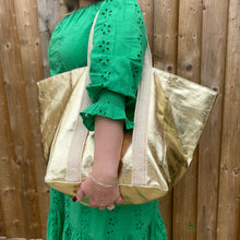 Charger l&#39;image dans la galerie, Gold Bag/ Holdall with Gold Handles
