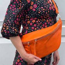 Laden Sie das Bild in den Galerie-Viewer, Orange Large Crossbody Bum Bag
