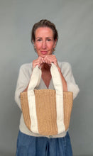 Charger l&#39;image dans la galerie, Cream Handled Straw Tote Bag
