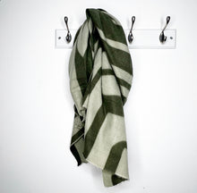 Charger l&#39;image dans la galerie, Khaki Mix Geometric Scarf
