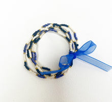 Cargar imagen en el visor de la galería, Navy &amp; White Beaded Stretch Bracelets
