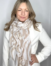 Afbeelding in Gallery-weergave laden, Pale Mocha Leopard &amp; Zebra Print Scarf
