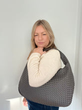 Afbeelding in Gallery-weergave laden, Dark Grey PU Weave Tote Bag
