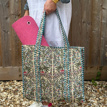 Carica l&#39;immagine nel visualizzatore di Gallery, Green &amp; Teal Flower Print Cotton Tote Bag
