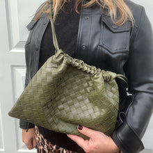 Cargar imagen en el visor de la galería, Khaki Faux Leather Weavy Clutch/ Crossbody Bag
