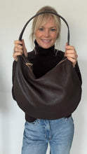 Cargar imagen en el visor de la galería, Dark Brown Slouchy Tote Bag
