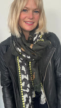 Laden Sie das Bild in den Galerie-Viewer, Preorder for dispatch w/c 28/10 - Khaki Animal Print Scarf with Contrast Border
