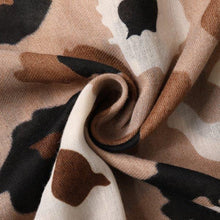 Afbeelding in Gallery-weergave laden, Beige &amp; Black Animal Print Scarf
