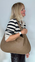 Cargar imagen en el visor de la galería, Preorder for dispatch w/c 4/11 -  Taupe PU Leather Weave Tote Bag
