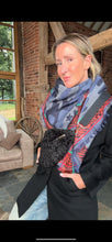 Laden Sie das Bild in den Galerie-Viewer, Navy &amp; Blue Camo Scarf with Stars
