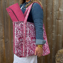 Carica l&#39;immagine nel visualizzatore di Gallery, Fuschia &amp; White Flower Print Cotton Tote Bag
