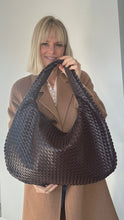 Cargar imagen en el visor de la galería, Dark Brown Faux Leather Weave Tote Bag
