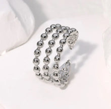 Carica l&#39;immagine nel visualizzatore di Gallery, Silver Dots Adjustable Ring
