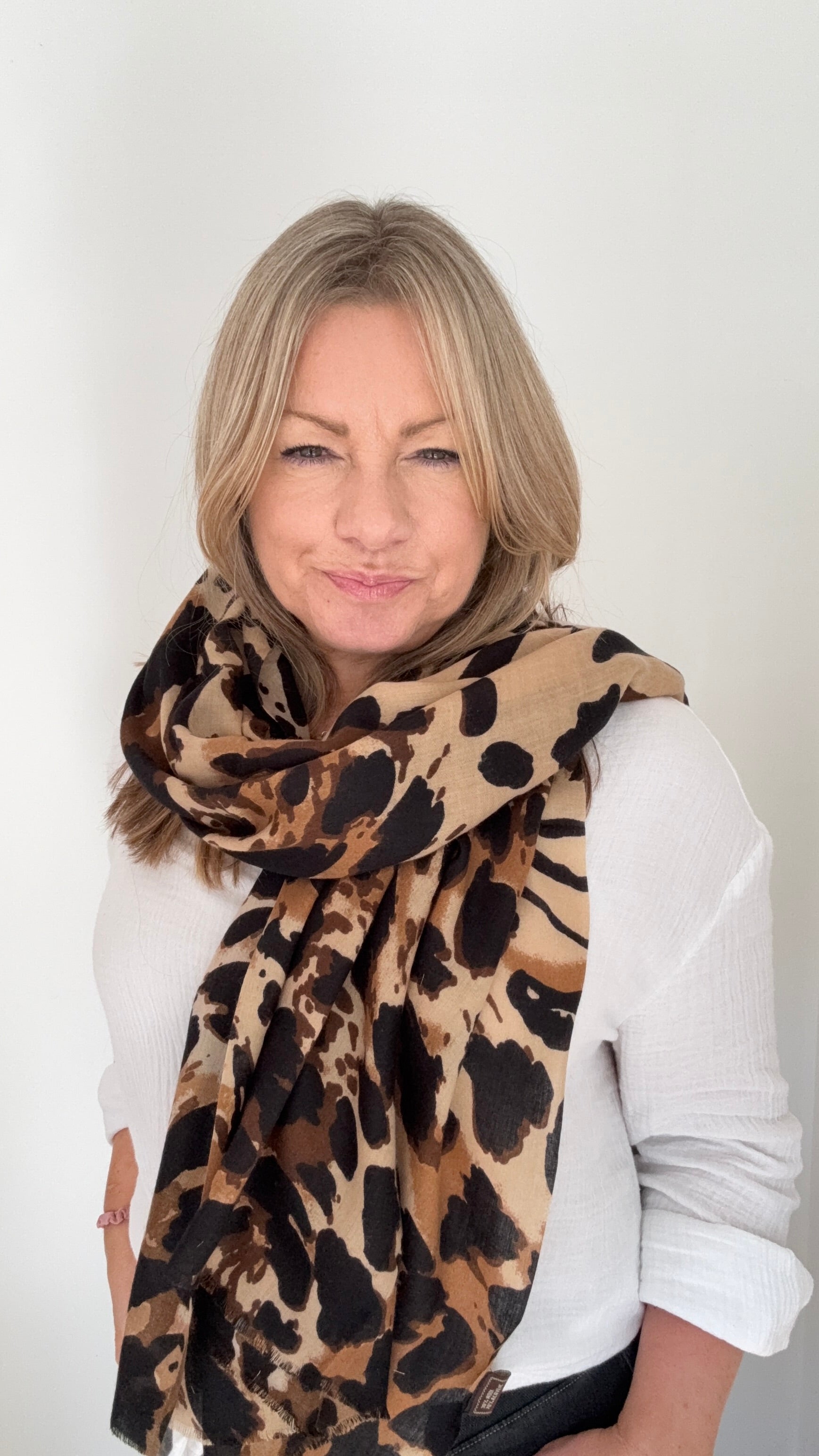 Woman wearing a brown leopard print scarf in midweight
