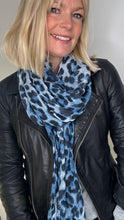 Afbeelding in Gallery-weergave laden, Blue Leopard Print Scarf
