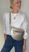 Afbeelding in Gallery-weergave laden, Gold Crossbody Bag
