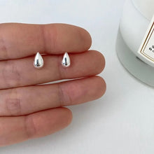 Charger l&#39;image dans la galerie, Silver Teardrop Small Studs
