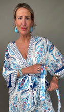 Load image into Gallery viewer, White &amp; Blue Print Kimono
