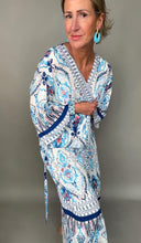 Load image into Gallery viewer, White &amp; Blue Print Kimono

