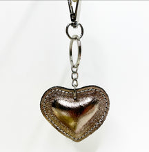 Carica l&#39;immagine nel visualizzatore di Gallery, Bronze Heart Keyring
