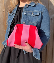 Carica l&#39;immagine nel visualizzatore di Gallery, Red &amp; Pink Stripe Knitted Cloud Bag
