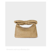 Carregar imagem no visualizador da galeria, Straw Bow Detail Woven Clutch Bag
