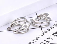 Charger l&#39;image dans la galerie, Silver C Shape Hoop Stud Earrings
