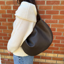 Cargar imagen en el visor de la galería, 2nds Dark Brown Slouchy Tote Bag 2
