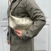 Charger l&#39;image dans la galerie, Gold Large Swing Shoulder/ Crossbody Bag Gold Hardware
