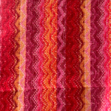 Carregar imagem no visualizador da galeria, Red Mix Chevron Scarf
