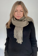 Carregar imagem no visualizador da galeria, Light Khaki Plain Blanket Scarf
