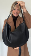 Cargar imagen en el visor de la galería, Black Slouchy Tote Bag
