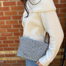 Load image into Gallery viewer, Cream &amp; Navy Straw Clutch Bag
