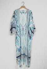 Cargar imagen en el visor de la galería, White &amp; Blue Print Kimono
