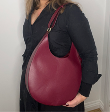 Afbeelding in Gallery-weergave laden, Burgundy Leather Shoulder Bag
