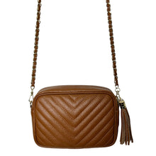 Carregar imagem no visualizador da galeria, Dark Tan Chevron Tassel Bag
