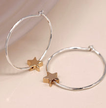 Afbeelding in Gallery-weergave laden, Silver Hoop &amp; Gold Star Earrings
