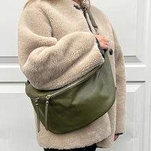 Carica l&#39;immagine nel visualizzatore di Gallery, Khaki XL Crossbody/ Bum Bag
