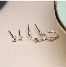 Laden Sie das Bild in den Galerie-Viewer, Silver Hoop &amp; Crystal Stud Earrings Set
