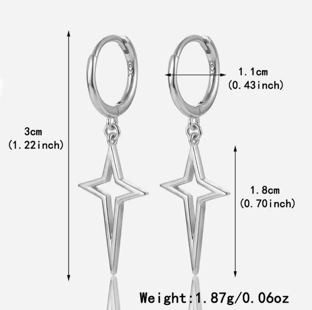 Silver hoop earrings with star-shaped pendants, showing measurements and weight 