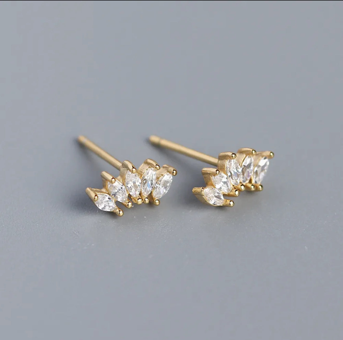 Gold earrings with clear gemstones 