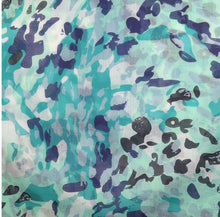 Laden Sie das Bild in den Galerie-Viewer, Aqua Mix Scattered Animal Print Scarf

