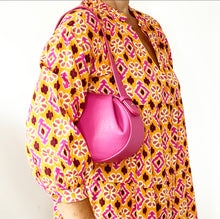Afbeelding in Gallery-weergave laden, Bright Pink Shoulder/ Crossbody Bag
