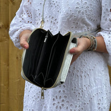 Afbeelding in Gallery-weergave laden, Silver Wallet Crossbody Phone Bag
