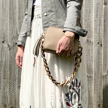 Charger l&#39;image dans la galerie, Light Taupe Crossbody Bag with Tassel
