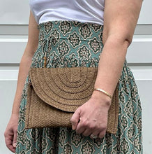 Load image into Gallery viewer, Mocha Straw Woven Clutch Bag
