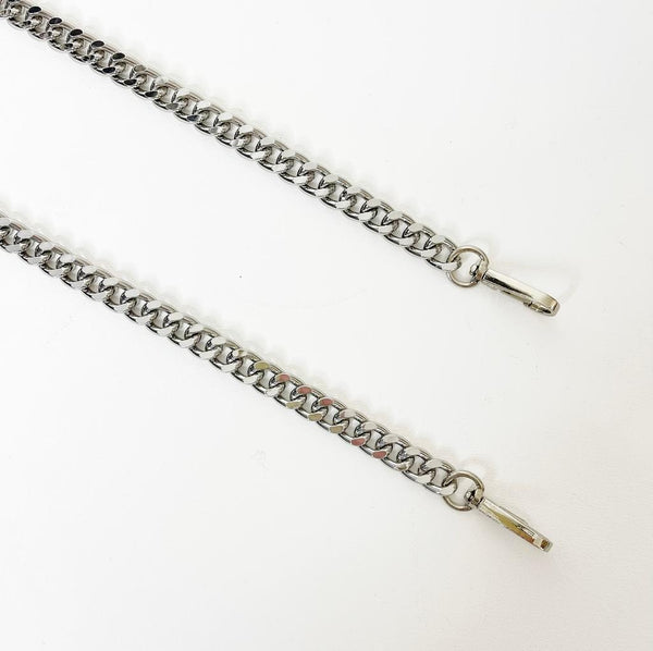 Silver chain store strap bag